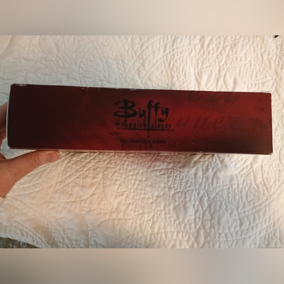 Buffy the Vampire Slayer: Complete Series | Collector's Edition 39-Disc DVD Set. - Picture 6 of 8